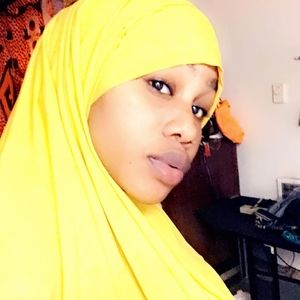 Meet your Posher, Muna